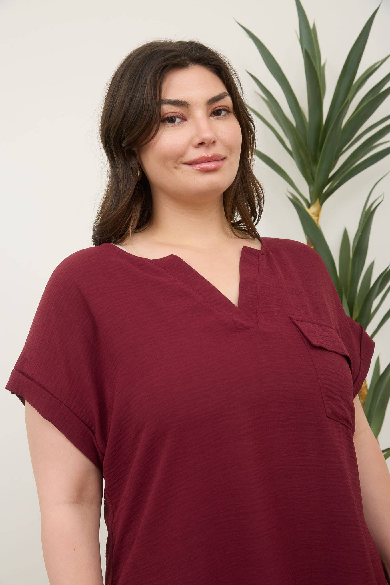 PLUS SPLIT NECK BACK BUTTON SHORT FOLD SLEEVE TOP