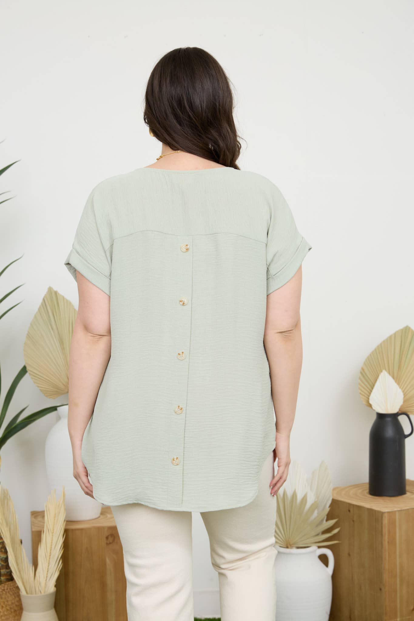 PLUS SPLIT NECK BACK BUTTON SHORT FOLD SLEEVE TOP