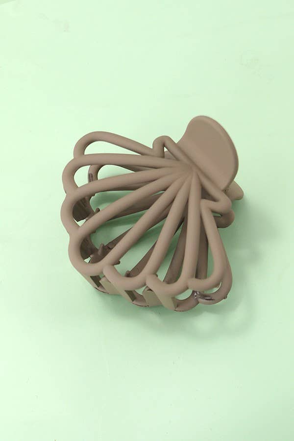 OCEAN BEACH SEASHELL MATTE HAIR CLAW CLIPS | 40H781